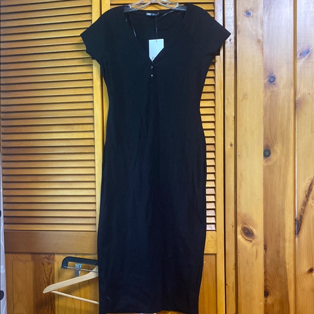 Zara Elegant Black Maxi Dress v/neck length 44”pit to pit 19” waist 17”